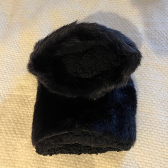 Lovely soft fuzzy black Muff - Picture 4 of 7
